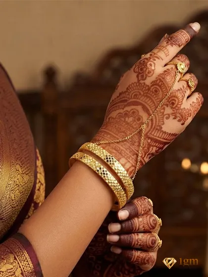 Pack Of 4 18K Gold-Plated Textured Traditional Bangles